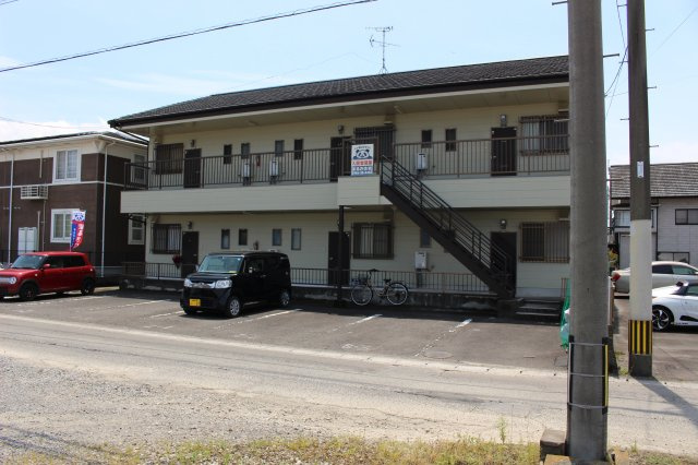 都城市都北町のアパートの外観