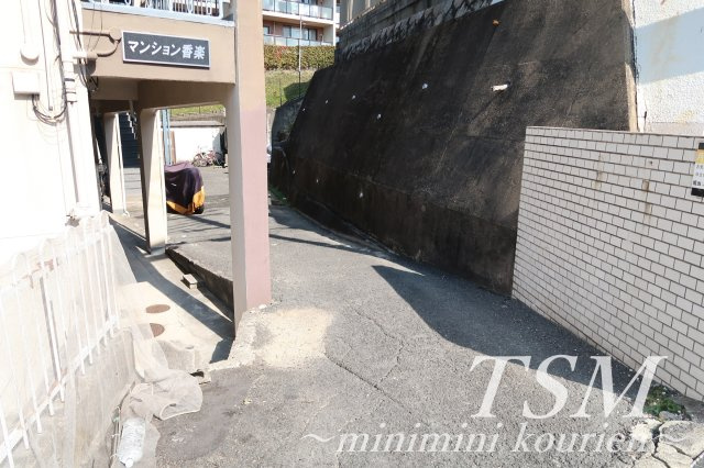 マンション香楽のエントランス|敷地内入り口