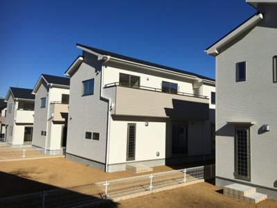 【外観】 | 滑川町月輪　土地広々90坪以上の新築分譲住宅全5棟、ラスト1棟 | 前面道路含む現地写真です