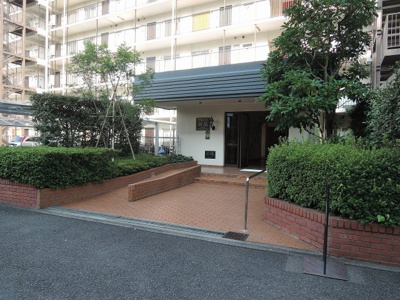 【エントランス】 | ライネスハイム綱島弐番館 | 横浜市営地下鉄グリーンライン「高田」駅徒歩14分！東急東横線「綱島」駅徒歩15分（駅までフラットアクセス）