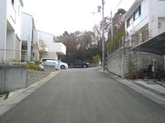 【前面道路含む現地写真】