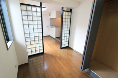 【居間・リビング】 | 五位堂片岡マンション | ゆったり過ごせる居間です