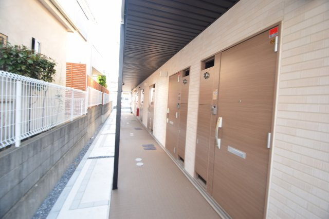 リブリ・上山町のエントランス|共用廊下