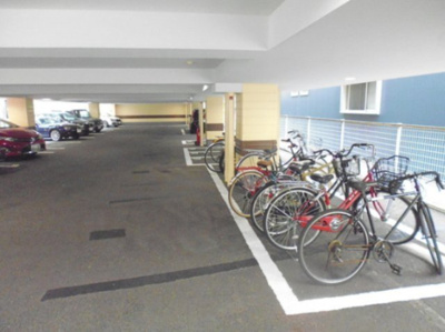 【その他共用部分】 | アネックス小嶋 | 屋内駐輪場で雨が降っても大切な自転車が濡れなくてすみますね♪駅まで自転車もおすすめです！