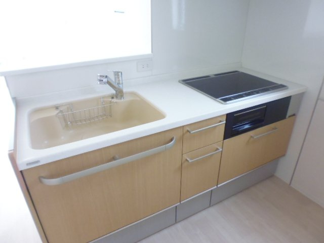 ミネットのキッチン|IH3口コンロ付きシステムキッチン