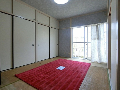 【和室】 | マピエス新百合ヶ丘B | 1階・和室6帖☆ダイニングキッチンから繋がるお部屋です♪和室は冬場はコタツでほっこり♪夏は意外と涼しくて使い勝手がいいんですよ♪