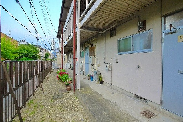 芝辻グランドハイツBのエントランス|ゆとりのあるエントランスです