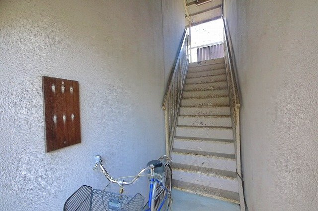 芝辻グランドハイツBのその他共用部分|共用階段です