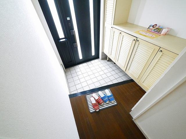 城一戸建（254）の玄関|きれいな玄関です
