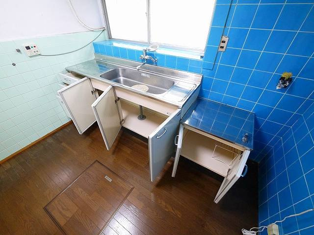 城一戸建（254）のキッチン|コンパクトなキッチンで掃除もラクラク