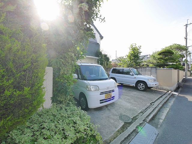 西大寺ガーデンハイツの駐車場