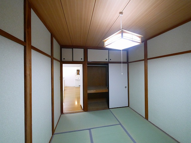 西大寺ガーデンハイツの収納