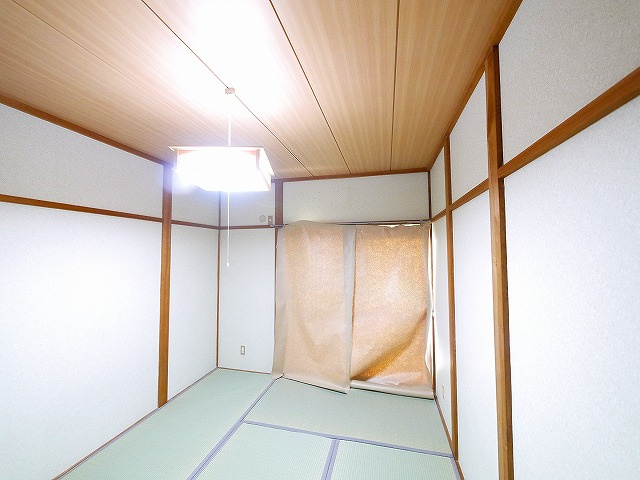 西大寺ガーデンハイツの和室