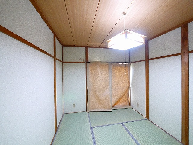 西大寺ガーデンハイツの和室