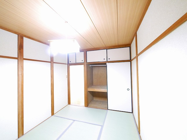 西大寺ガーデンハイツの寝室