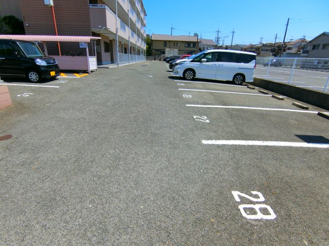 サンモール金剛の駐車場