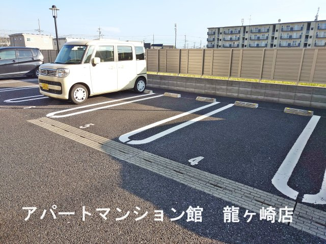 ライトパレスうずら野の駐車場
