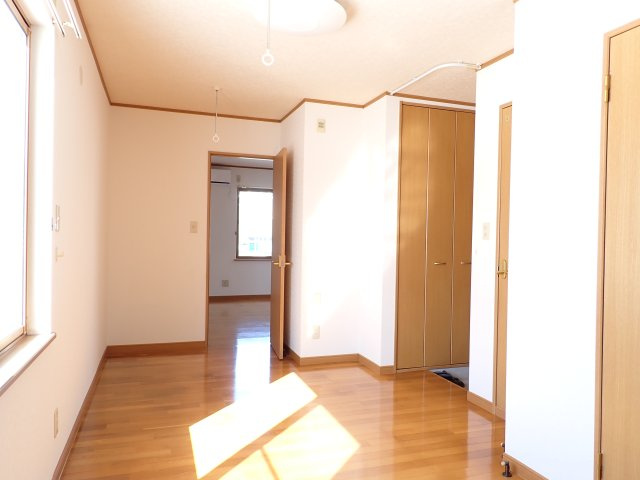 【居間・リビング】 | コーポラスパークタウンＢ | こちらのリビングで趣味の時間をお楽しみください