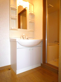 【独立洗面台】 | コーポラスパークタウンＢ | 独立洗面台で身支度をすべて済ませてしまいましょう