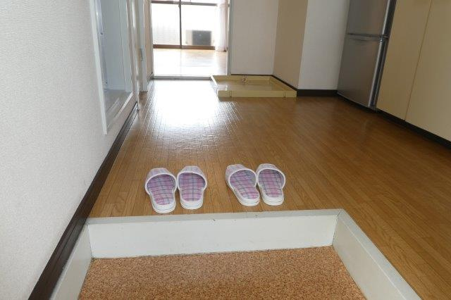 茶屋町エビスコーポの玄関
