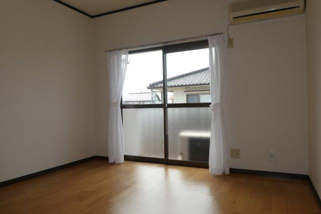 茶屋町エビスコーポの洋室