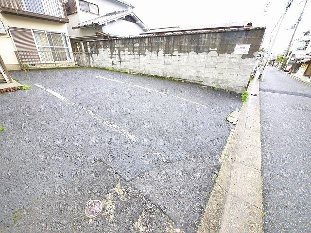 ホームズ飛鳥の駐車場|駐車場です