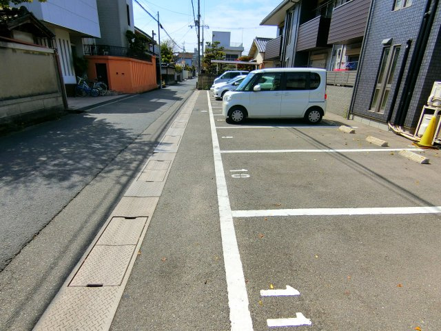 メゾンカンフリエの駐車場