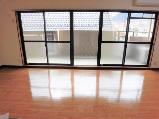 エムブレイスⅡの居間・リビング