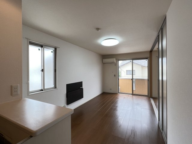 ユグドソレイユの居間・リビング|照明、エアコン付き