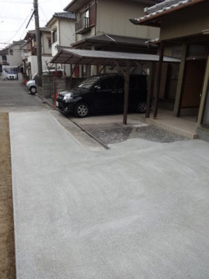 【駐車場】 | 野口町長砂貸家 | 車種により４台駐車場可能！屋根付きスペースも有ります♪