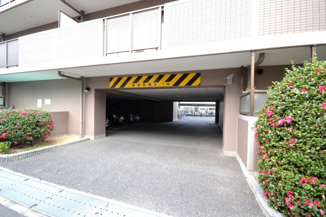 シャルマンフジ堺北の駐車場