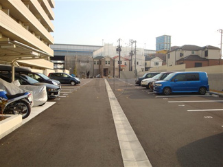 【駐車場】