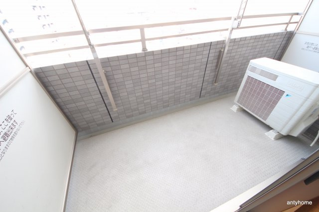 南森町プライマリーワン　仲介手数料無料のバルコニー