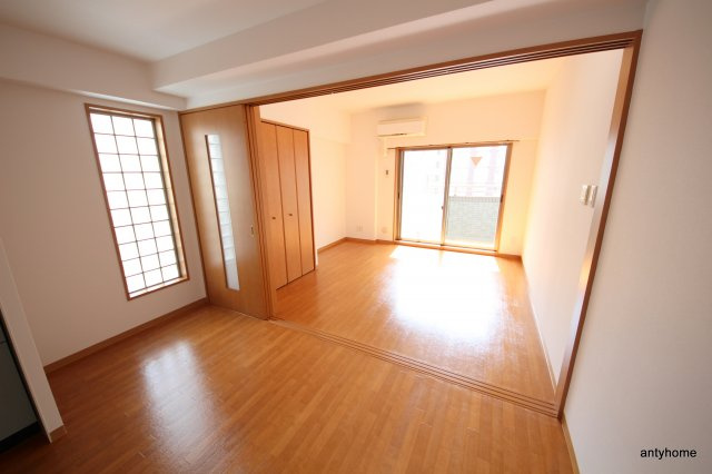 南森町プライマリーワン　仲介手数料無料の居間・リビング