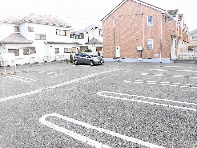 ヴィラ・シャルマンの駐車場