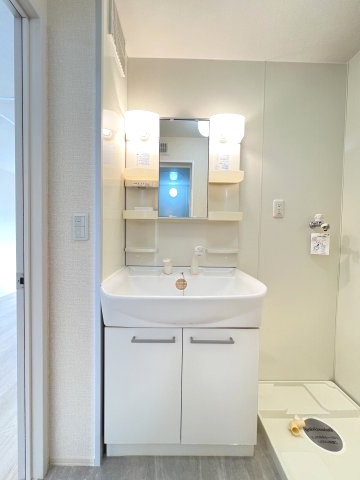 ベェルヴェルの洗面所|ゆったりした洗面脱衣室です。シャンプードレッサー