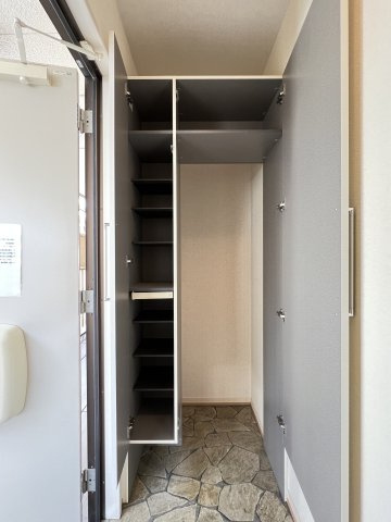 ベェルヴェルの収納|シューズボックス