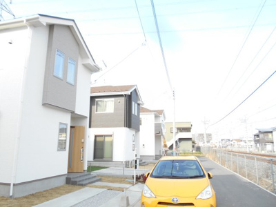 【前面道路含む現地写真】 | 白岡市　新白岡　全3棟　3号棟　48坪 | 2898から2399万円に価格変更です。