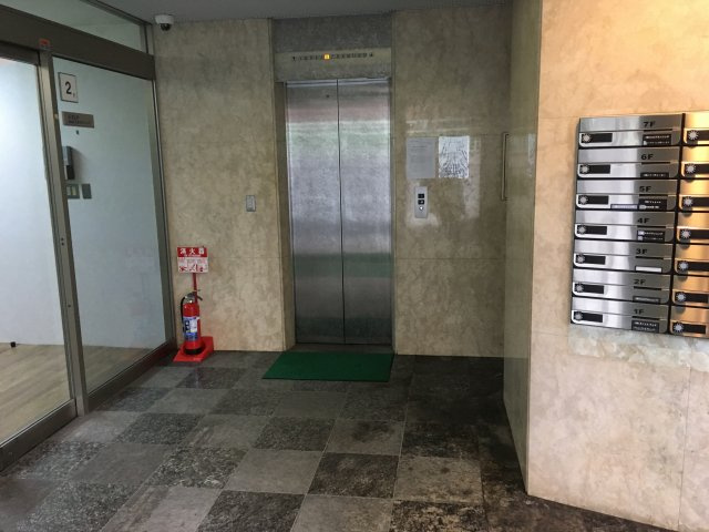 東五反田KBビルのエントランス