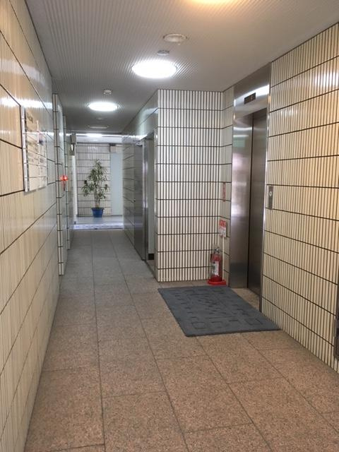末よしビル　別館のエントランス