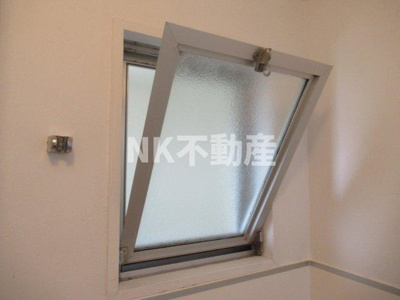 【浴室】 | グローリィハイツ八戸ノ里（八戸ノ里賃貸） | お風呂に窓があります