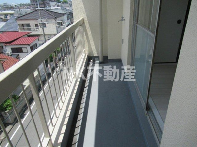 【バルコニー】 | グローリィハイツ八戸ノ里（八戸ノ里賃貸） | お洗濯にも便利なバルコニー付き