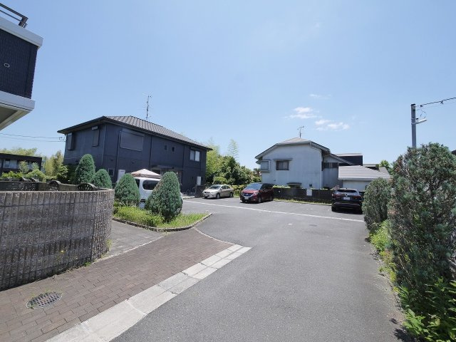 昴の郷学園前の駐車場|駐車場があるので、車を買う予定の方も安心です