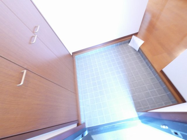 昴の郷学園前の玄関|明るい玄関です