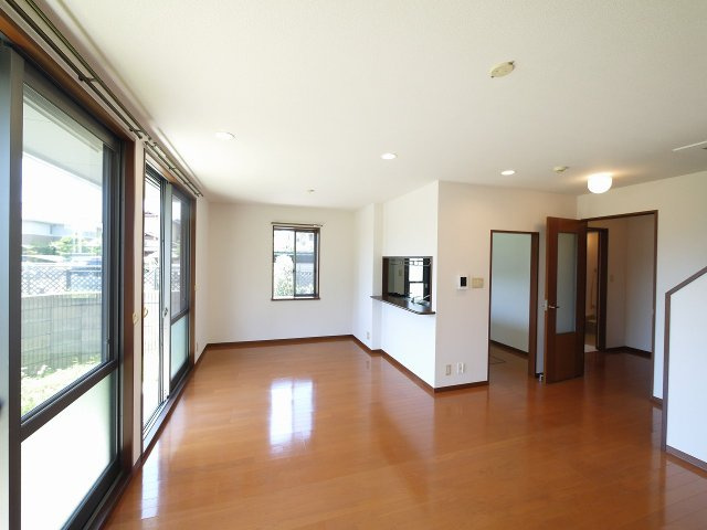 昴の郷学園前の居間・リビング|ゆったり過ごせる居間です