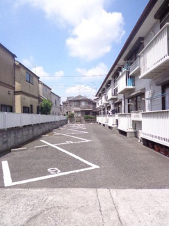 【駐車場】 | いつでも目の届く敷地内に駐車場があります♪お車をお持ちの方におすすめです！