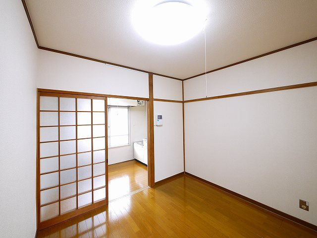 グランコートⅡ番館の内装|明るい室内です