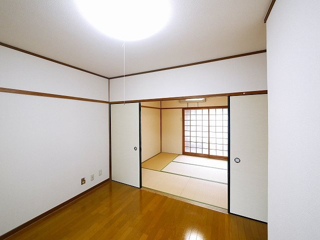 グランコートⅡ番館の洋室|落ち着いた色調の洋室です