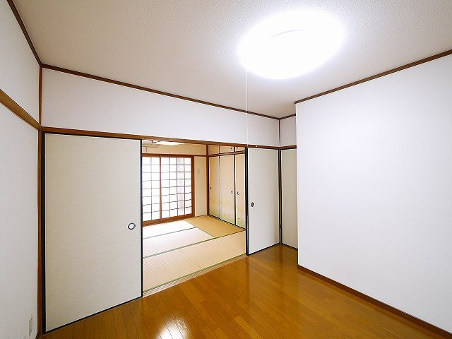 グランコートⅡ番館の居間・リビング|ゆったり過ごせる居間です