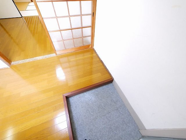 グランコートⅡ番館の玄関|明るい玄関です